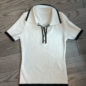 Old Money colored white tea with black details in size small